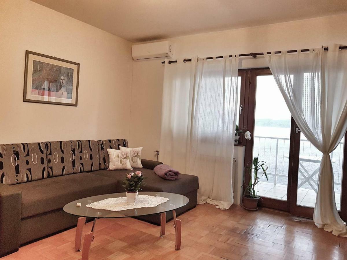Apartman Ada เซนญ์ ภายนอก รูปภาพ